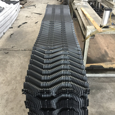 La torre di raffreddamento blu industriale di S Wave riempie i materiali di riempimento di raffreddamento del PVC dei prezzi