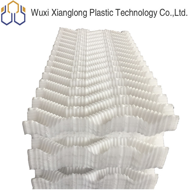 Il materiale di riempimento di plastica S della torre di raffreddamento del PVC di alta efficienza modella il materiale di riempimento blu del favo delle acque reflue