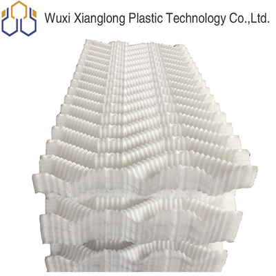 Il materiale di riempimento di plastica S della torre di raffreddamento del PVC di alta efficienza modella il materiale di riempimento blu del favo delle acque reflue